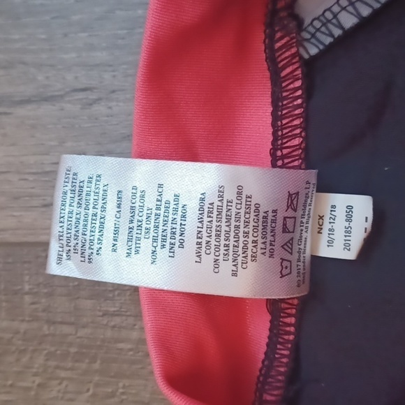 4 for 20$ - 4Y Body Glove swimsuit crop top size 4 - Picture 5 of 6